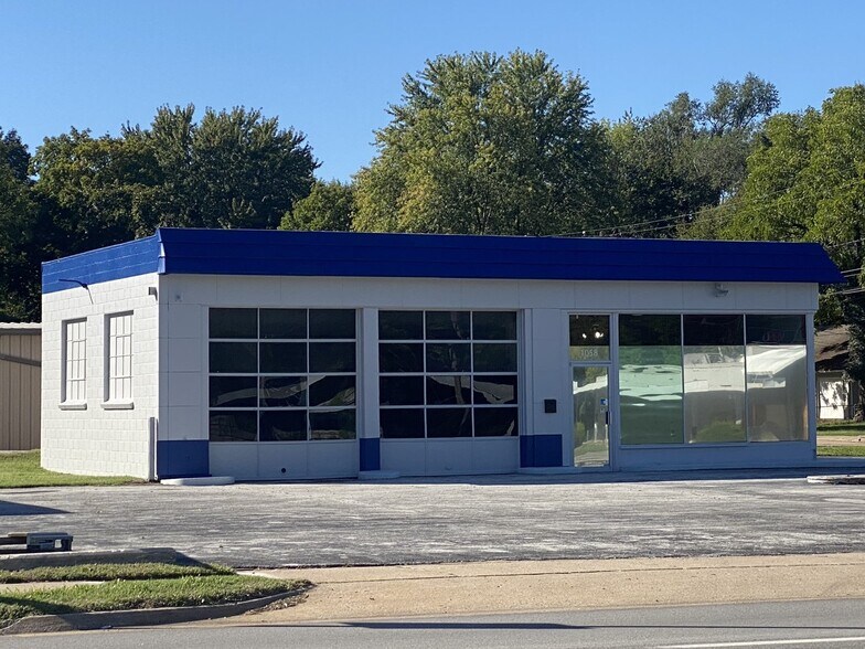 1058 W Sunshine St, Springfield, MO à louer - Photo de l’immeuble – Image 2 sur 4