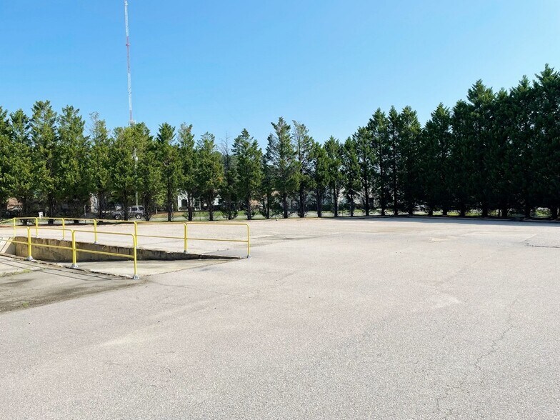810 Center St, Apex, NC à louer - Photo de l’immeuble – Image 3 sur 10