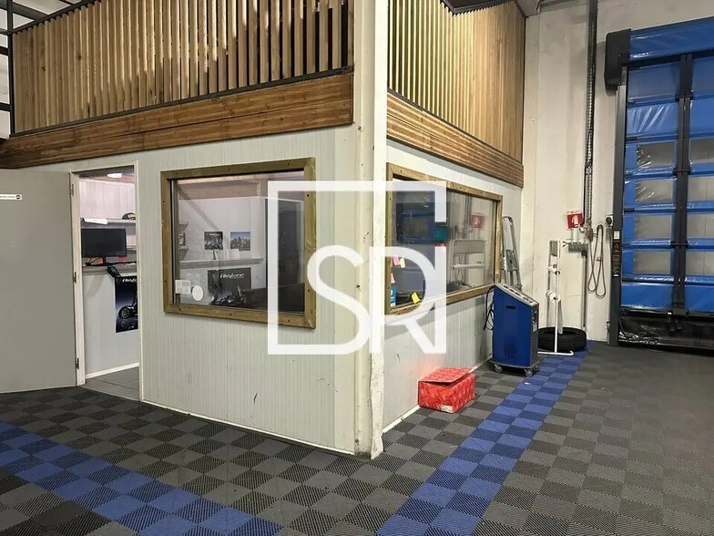 Industriel/Logistique dans Saint-Yorre à vendre - Photo intérieure – Image 3 sur 10