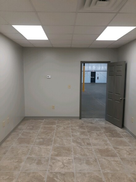 110 Spacegate Dr NW, Huntsville, AL à louer - Photo intérieure – Image 2 sur 9