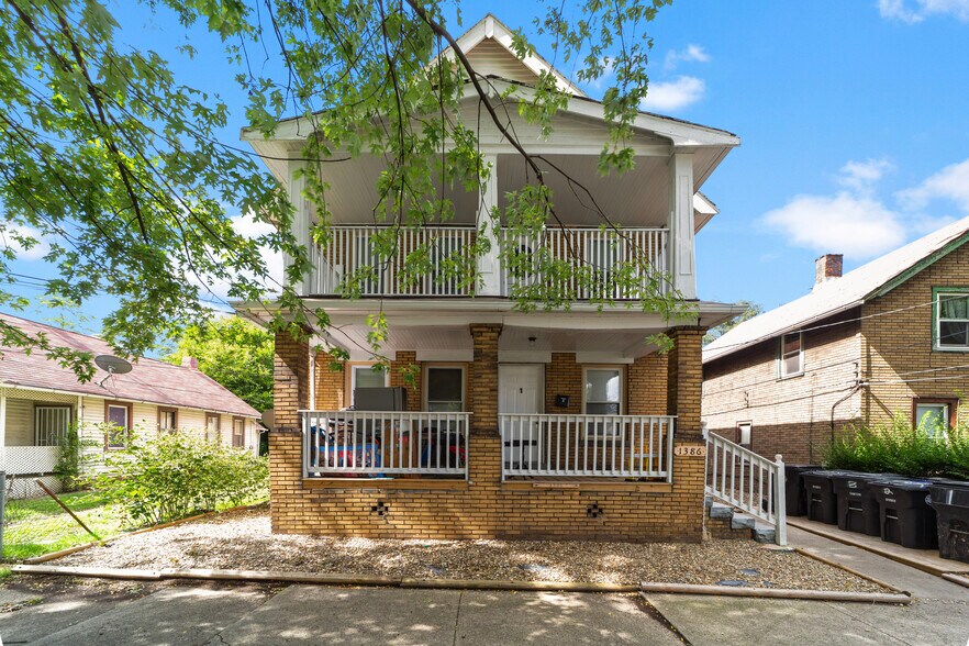 1386 E 43rd St, Cleveland, OH à vendre - Photo de l’immeuble – Image 2 sur 25