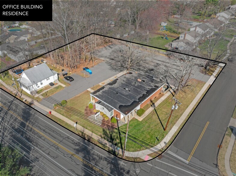 123 Dunhams Corner Rd, East Brunswick, NJ à vendre - Photo principale – Image 1 sur 46