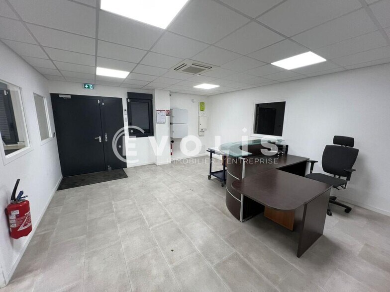 Local d'activités dans Vaulx-Milieu à vendre - Photo intérieure – Image 3 sur 22