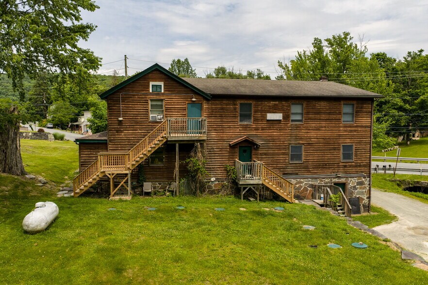 696 PA-590, Lackawaxen, PA à vendre - Photo de l’immeuble – Image 3 sur 43