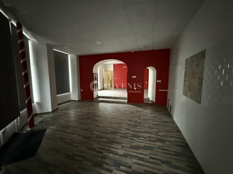 Local commercial dans Orléans à vendre - Photo de l’immeuble – Image 2 sur 8