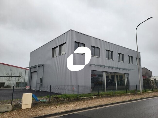 Plus de détails pour Local d’activités à vendre
