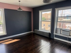 104 W 4th St, Royal Oak, MI à louer Photo intérieure– Image 1 sur 5