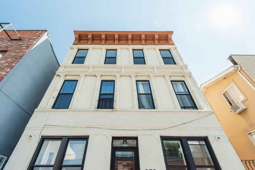 352 Palmetto St, Brooklyn, NY à vendre - Photo de l’immeuble – Image 2 sur 9