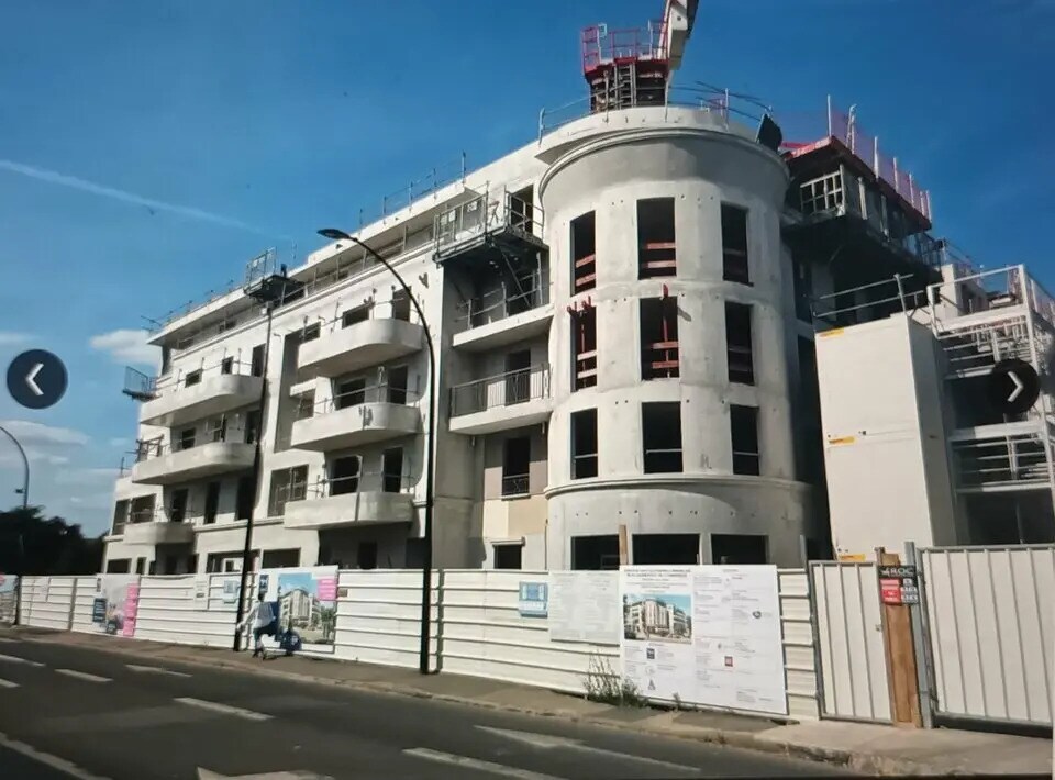 Local commercial dans Le Plessis-Trévise à louer Photo de la construction– Image 1 sur 7