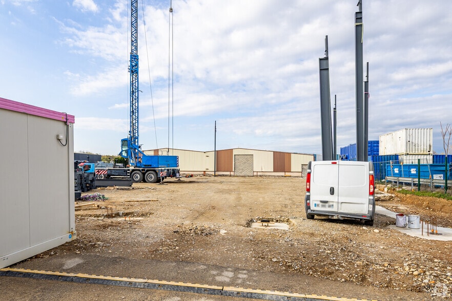 22 Avenue Du 24 Août 1944, Corbas à louer - Photo de l’immeuble – Image 3 sur 7