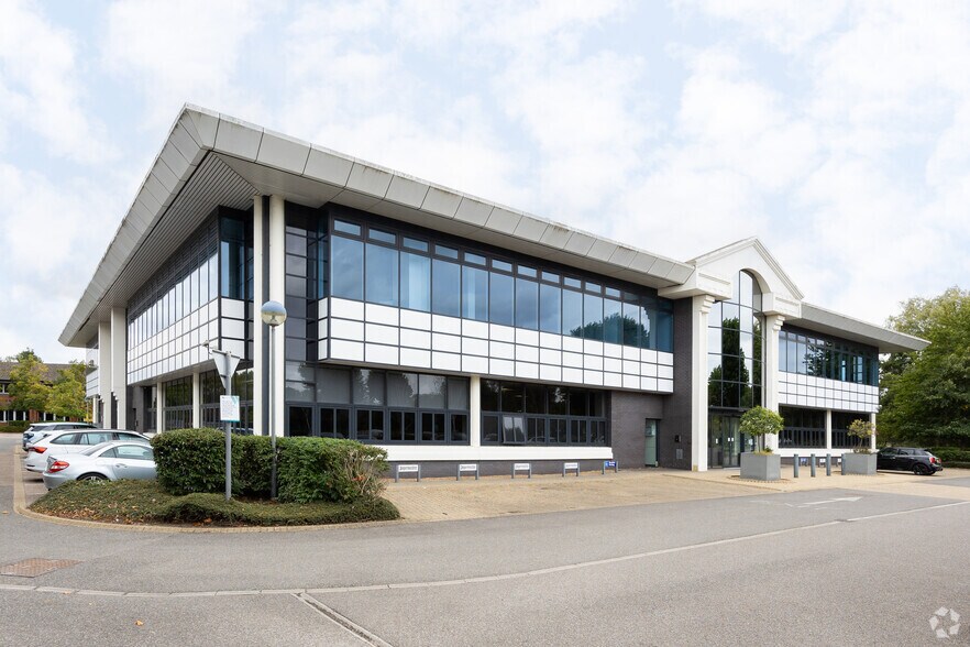 Riverside Way, Camberley à vendre - Photo principale – Image 1 sur 1