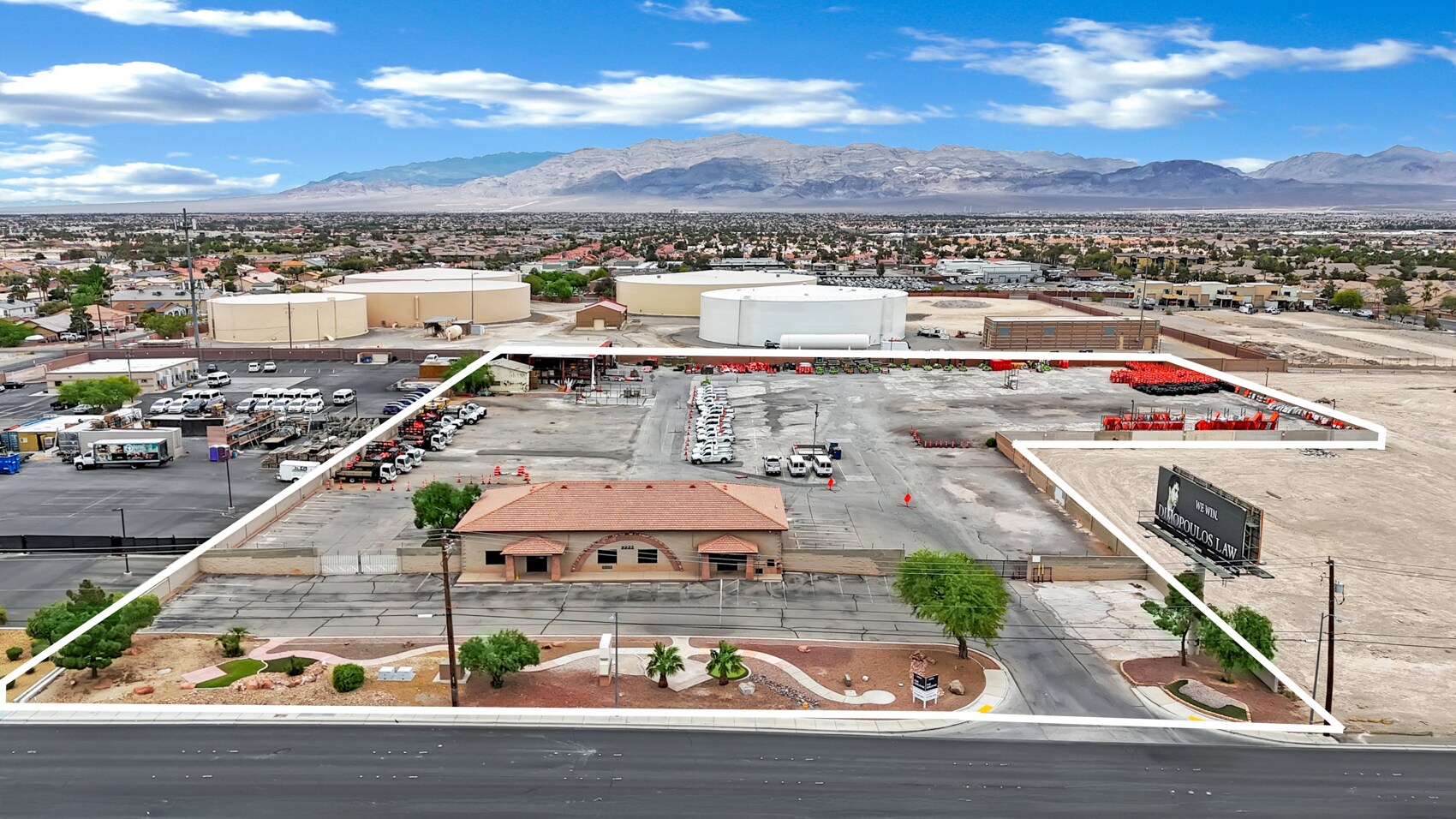 2222 W Cheyenne Ave, North Las Vegas, NV à louer Photo principale– Image 1 sur 17