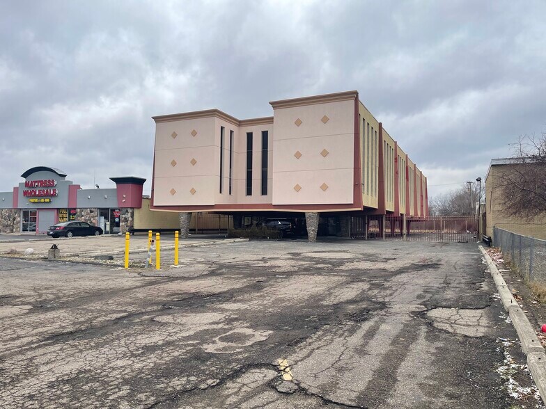 14500 W 8 Mile Rd, Oak Park, MI à vendre - Photo de l’immeuble – Image 1 sur 13