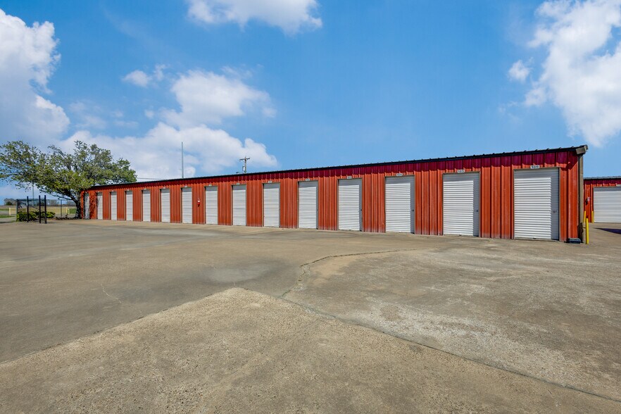 6015 Industrial Dr, Greenville, TX à vendre - Photo de l’immeuble – Image 2 sur 5