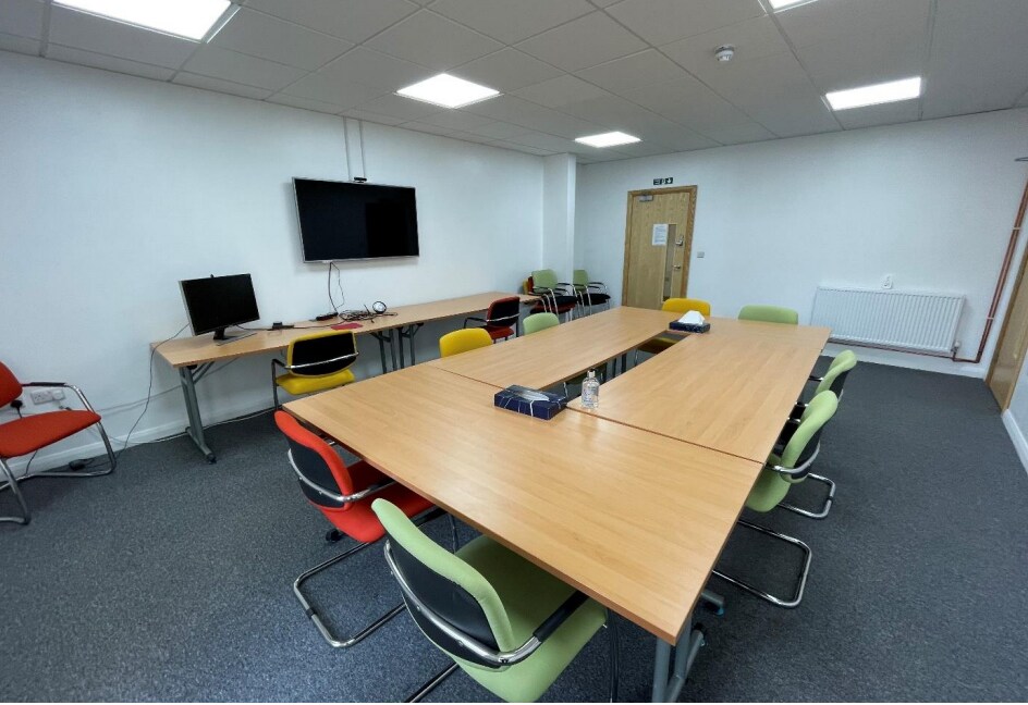 Unit 1 Leekbrook Way, Leek à louer Photo intérieure– Image 1 sur 2