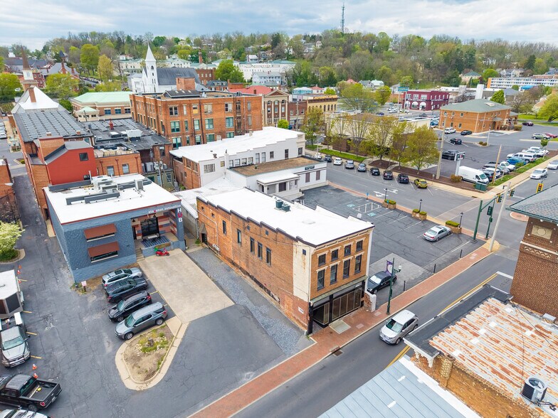 32 N Augusta St, Staunton, VA à vendre - Photo de l’immeuble – Image 2 sur 14