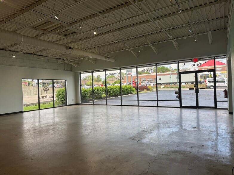 7400 Kenwood Rd, Cincinnati, OH à louer - Photo de l’immeuble – Image 2 sur 7