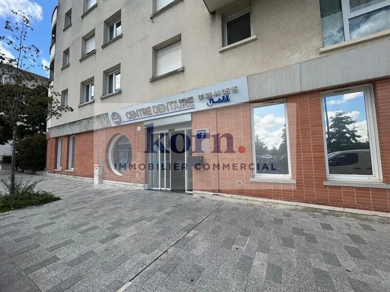 Local commercial dans Guyancourt à vendre Photo de l’immeuble– Image 1 sur 11