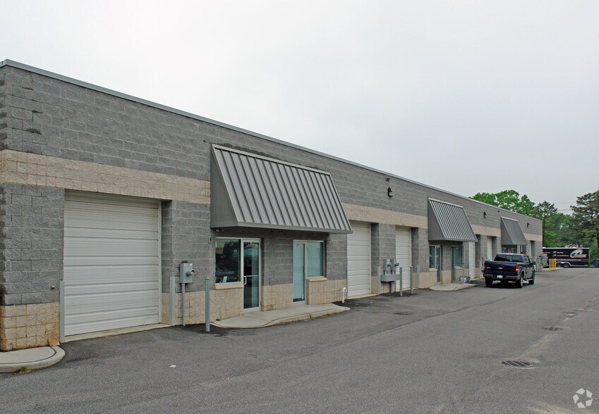 1139 Station Rd, Medford, NY à louer - Photo de l’immeuble – Image 2 sur 3