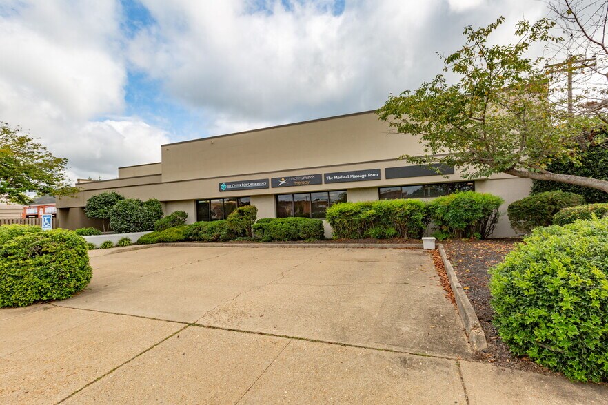 2201 Charles St, Fredericksburg, VA à louer - Photo de l’immeuble – Image 3 sur 11