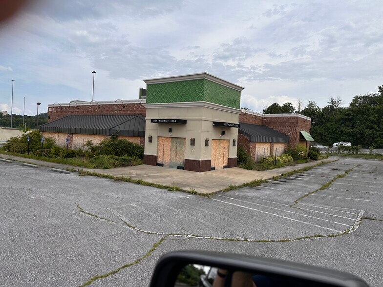 3315 Linden Dr, Bristol, VA à vendre - Photo de l’immeuble – Image 2 sur 3