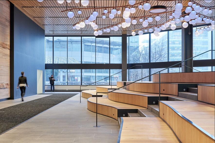 1001 Boul Robert-Bourassa, Montréal, QC à louer - Hall d’entrée – Image 3 sur 7
