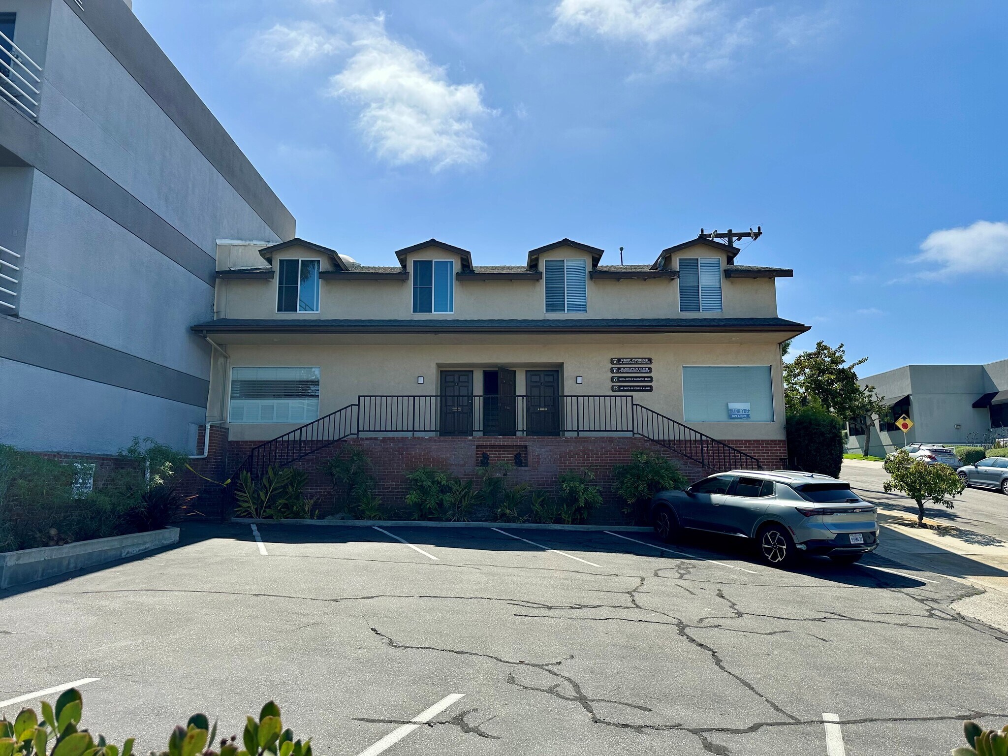 515 N Sepulveda Blvd, Manhattan Beach, CA à louer Photo de l’immeuble– Image 1 sur 2