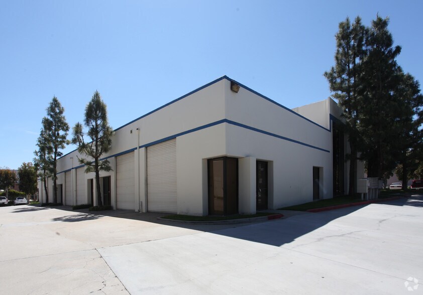 65 W Easy St, Simi Valley, CA à louer - Photo de l’immeuble – Image 2 sur 2