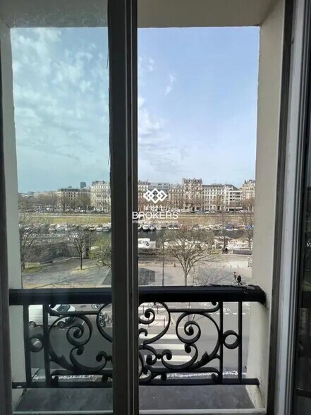 Local commercial dans Paris à vendre - Photo de l’immeuble – Image 2 sur 5