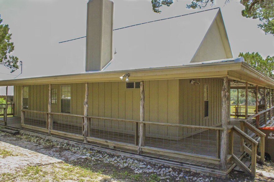 2232 Valley Frg, Canyon Lake, TX à vendre - Photo de l’immeuble – Image 3 sur 16