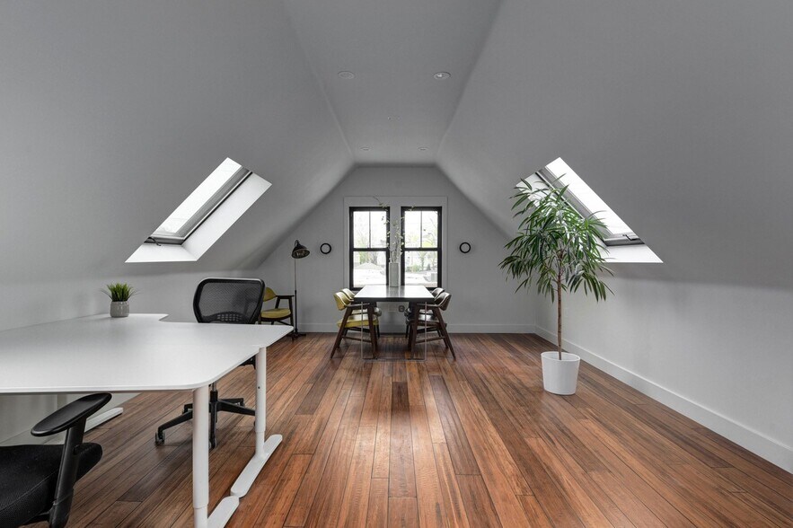 5900 Detroit Ave, Cleveland, OH à louer - Photo de l’immeuble – Image 3 sur 11