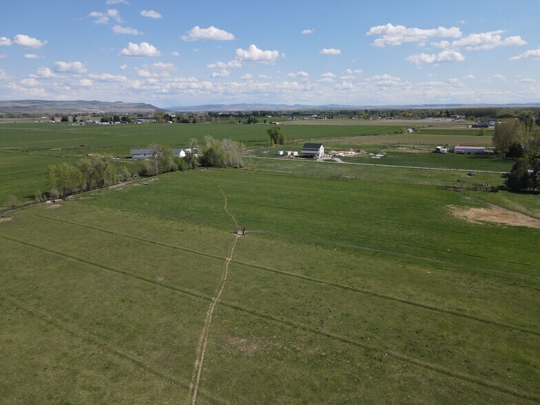6756 S 2000 W, Rexburg, ID à vendre - Photo de l’immeuble – Image 3 sur 11