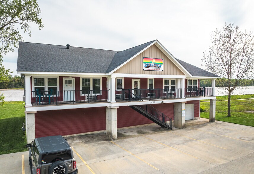 1435 Main st, Grafton, IL à vendre - Photo principale – Image 1 sur 55