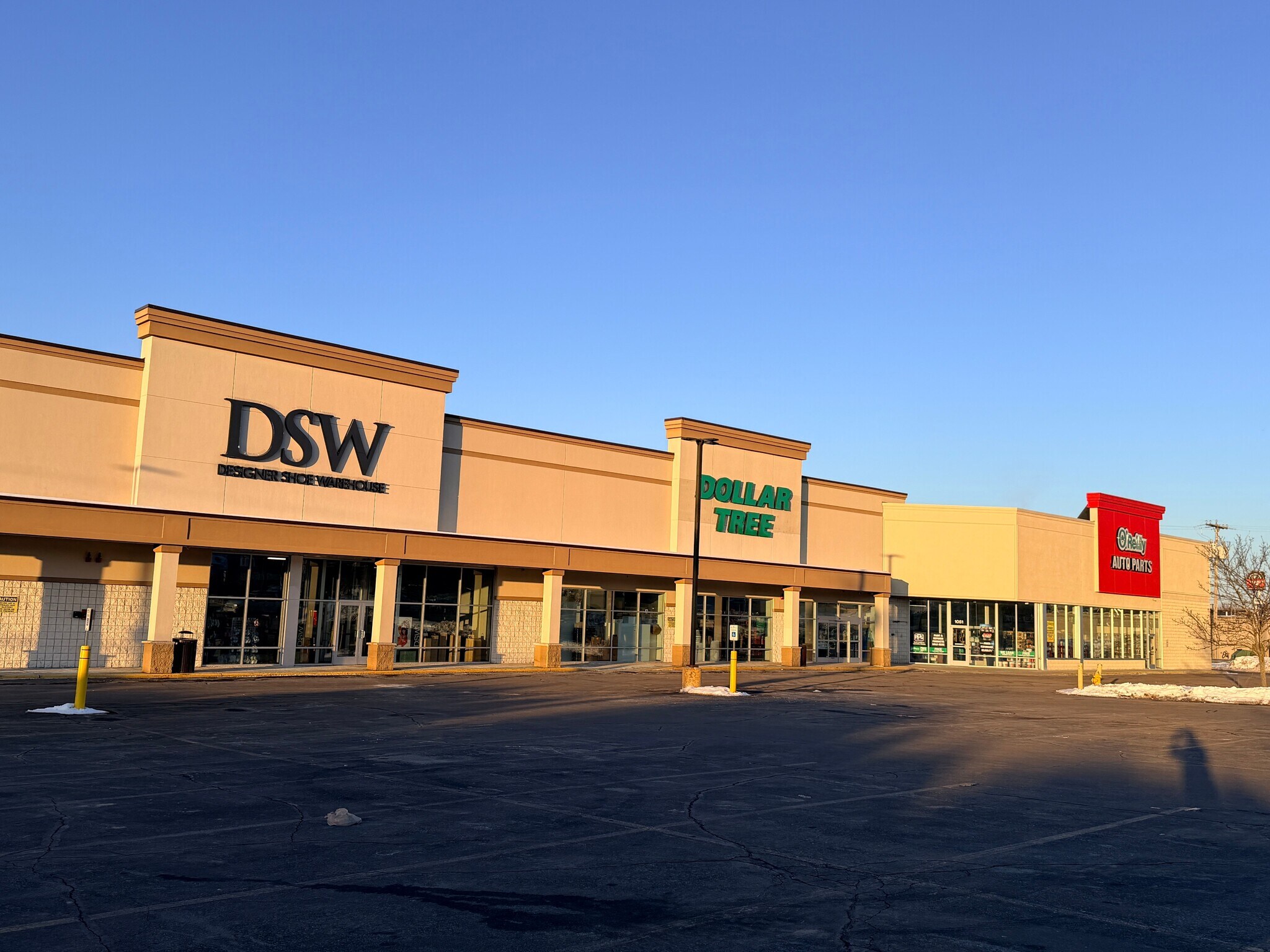 1051 S Willow St, Manchester, NH à louer Photo principale– Image 1 sur 9