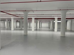 180 Mill St, Cranston, RI à louer Photo intérieure– Image 1 sur 11