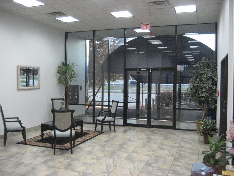 3939 E US Highway 80, Mesquite, TX à louer - Hall d’entrée – Image 3 sur 12