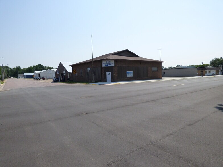 106 N Renville St, Winthrop, MN à vendre - Photo de l’immeuble – Image 2 sur 14