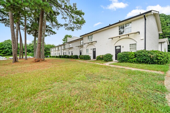 Plus de détails pour 7234 Tara Blvd, Jonesboro, GA - Logement à vendre