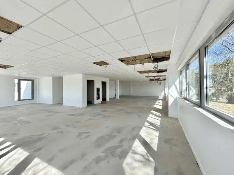 Bureau dans Mont-Saint-Aignan à louer - Photo de l’immeuble – Image 2 sur 13