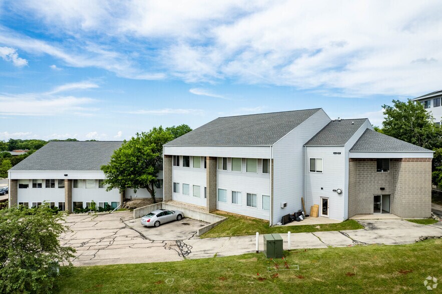 6417 Normandy Ln, Madison, WI à vendre - Photo de l’immeuble – Image 2 sur 5