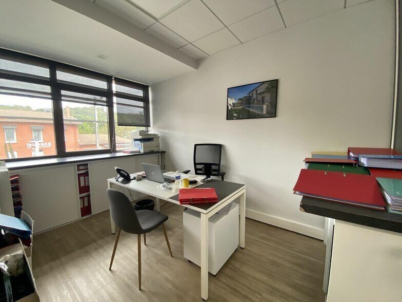 53 Avenue Carnot, Neuville-sur-Saône à louer - Photo de l’immeuble – Image 2 sur 4