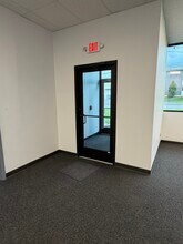 120 Commerce Rd, Carlstadt, NJ à louer Photo intérieure– Image 2 sur 19