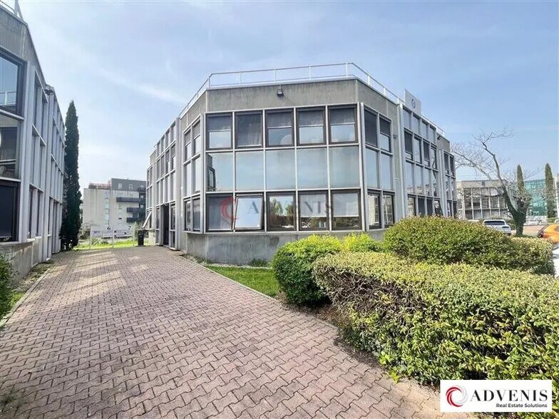 Bureau dans Bruges à louer - Photo de l’immeuble – Image 1 sur 9