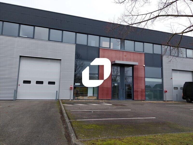 4 Rue Du Maréchal De Lattre De Tassigny, Élancourt à louer Photo de l’immeuble– Image 1 sur 14