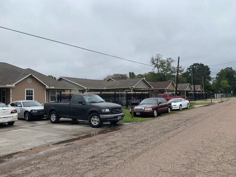 1620 Lone Oak Rd, Houston, TX à vendre - Photo de l’immeuble – Image 3 sur 3