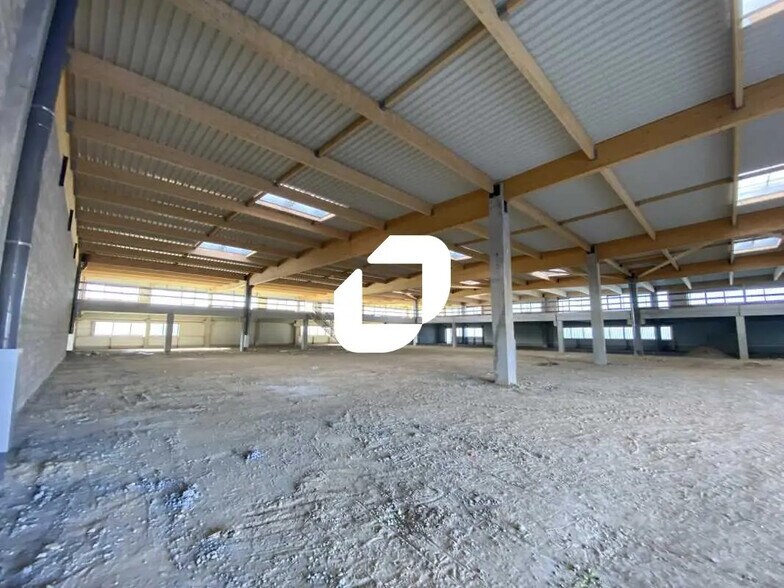 Local d'activités dans Tremblay-en-France à vendre - Photo de l’immeuble – Image 2 sur 14