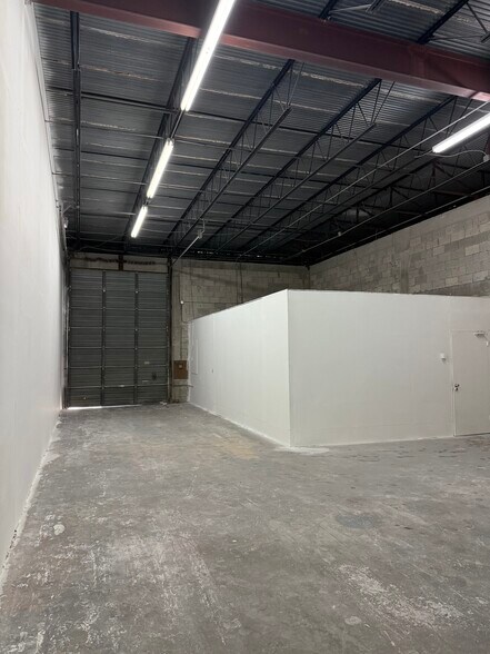 2003-2033 W McNab Rd, Pompano Beach, FL à louer - Photo intérieure – Image 2 sur 9
