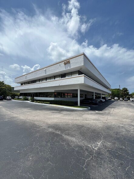 675 W Indiantown Rd, Jupiter, FL à louer - Photo de l’immeuble – Image 3 sur 15