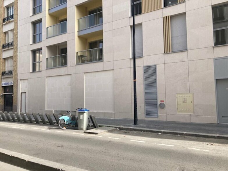 Local commercial dans Aubervilliers à louer - Photo de l’immeuble – Image 3 sur 9