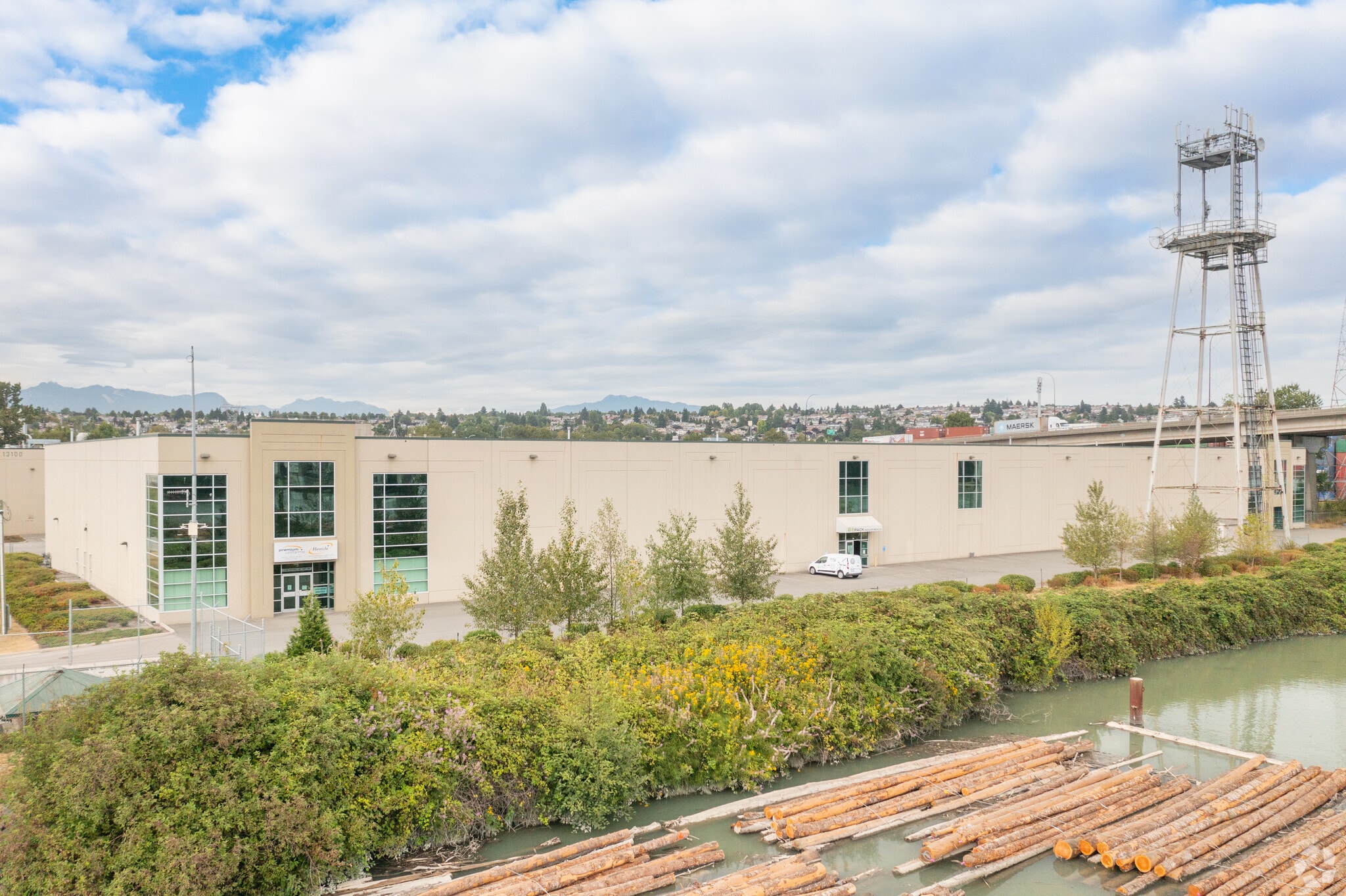 13180 Mitchell Rd, Richmond, BC à louer Photo principale– Image 1 sur 7